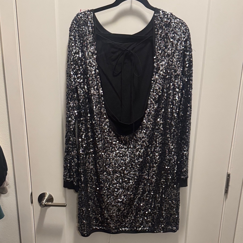 🆕Free People Long Sleeve Sequin Backless Dress. L. NWOT!💥 - Picture 2 of 7